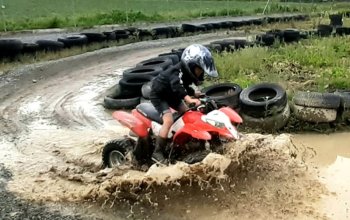 Jízda na čtyřkolce ATV na specializované trati (i pro děti)