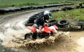 Jízda na čtyřkolce ATV na specializované trati (i pro děti)