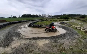 Jízda na čtyřkolce ATV na specializované trati (i pro děti)