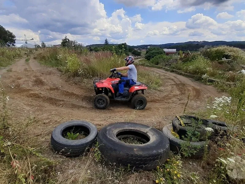 Jízda na čtyřkolce ATV na specializované trati (i pro děti)