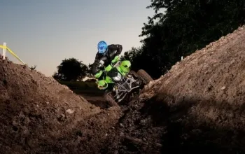 Jízda na čtyřkolce ATV na specializované trati (i pro děti)