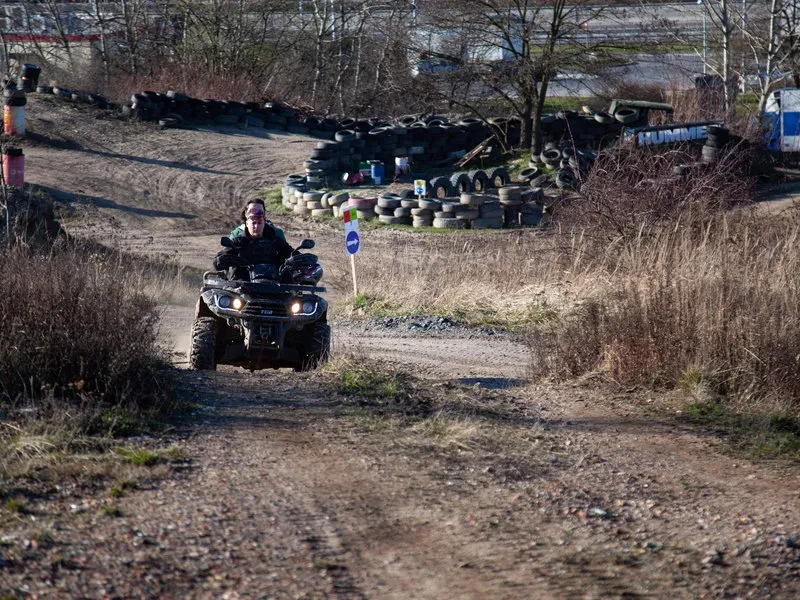 Jízda na čtyřkolce ATV na specializované trati (i pro děti)