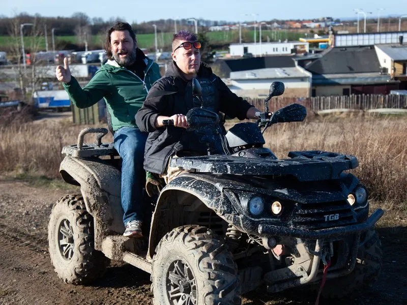 Jízda na čtyřkolce ATV na specializované trati (i pro děti)