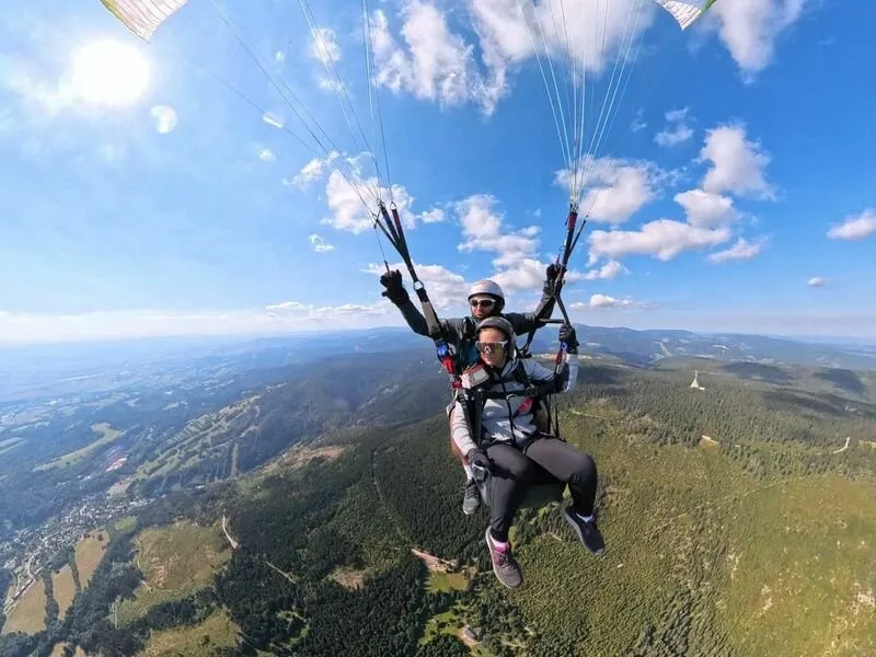 Akrobatický tandem paragliding