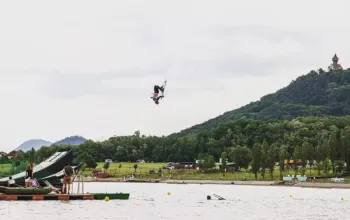 Lekce freestyle lyžování se skoky do vody Lekce freestyle lyžování se skoky do vody – dárek a zážitek