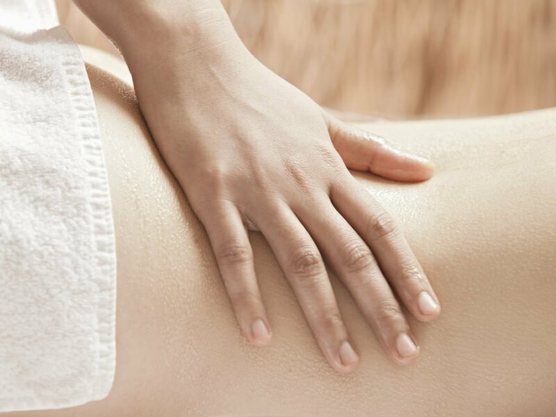 Zeštíhlující masáž + celotělový peeling a zábal