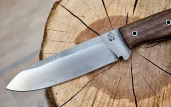 Bushcraft: Ručně kovaný nůž s dubovou rukojetí