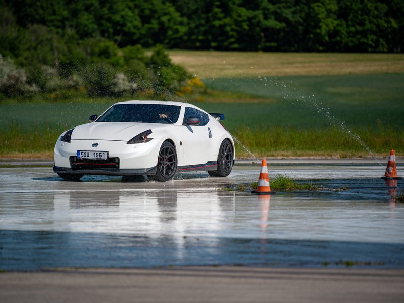 Škola smyku v Nissanu 370Z Nismo
