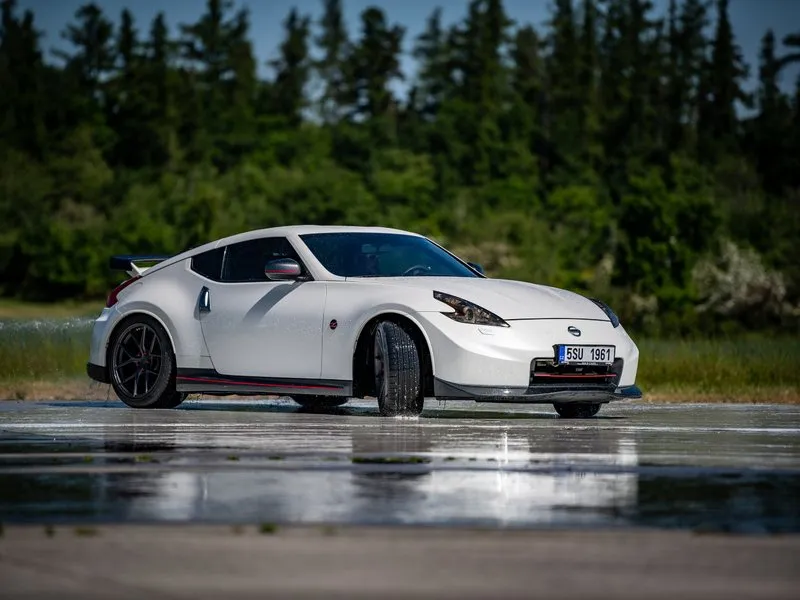 Škola smyku v Nissanu 370Z Nismo