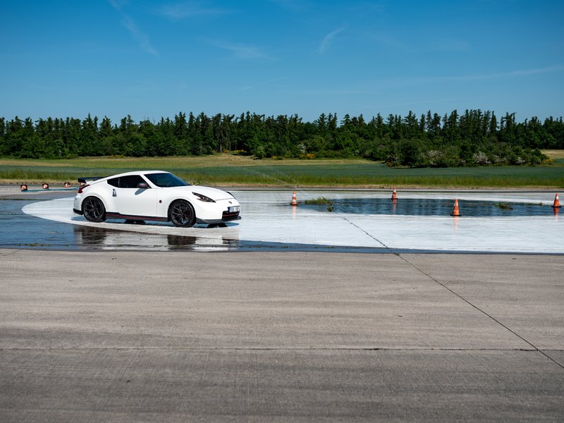 Škola smyku v Nissanu 370Z Nismo