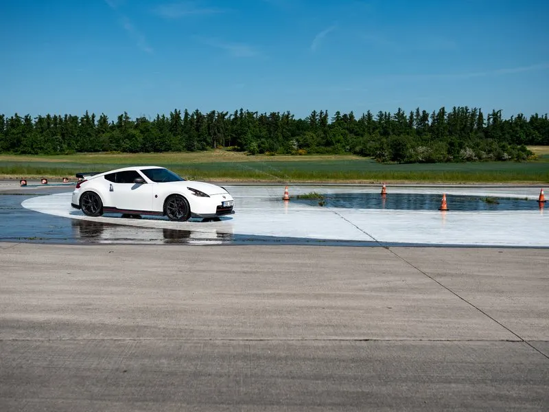 Škola smyku v Nissanu 370Z Nismo