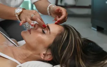Omlazující termolifting se zlatou kolagenovou maskou Omlazující termolifting se zlatou kolagenovou maskou – dárek a zážitek
