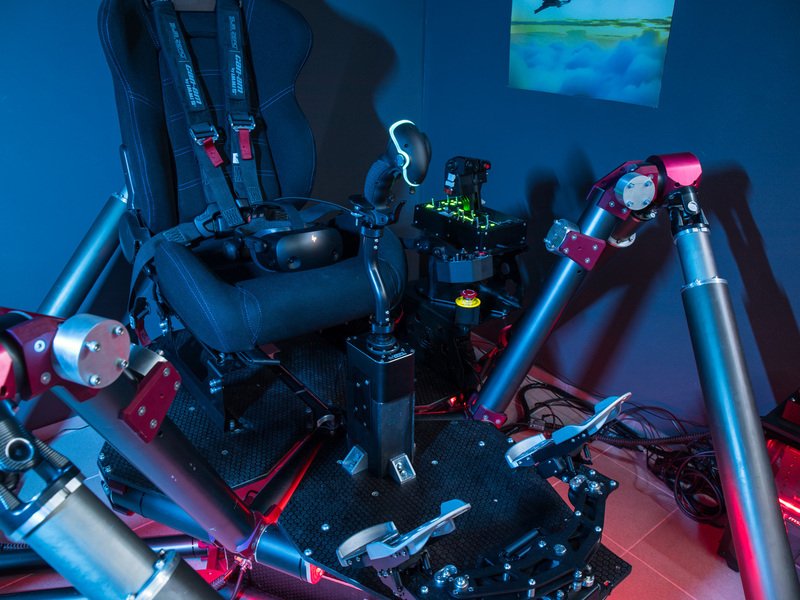 Pohyblivý letecký simulátor s VR