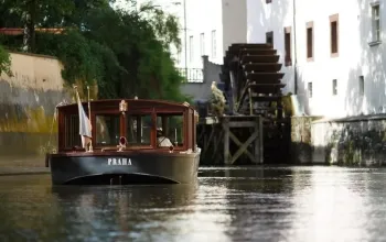 Plavba na lodi pražskými Benátkami