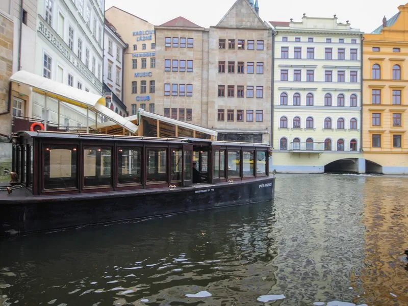 Plavba na lodi pražskými Benátkami