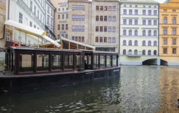 Plavba na lodi pražskými Benátkami