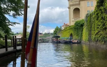 Plavba na lodi pražskými Benátkami