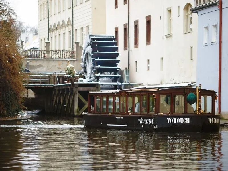 Plavba na lodi pražskými Benátkami