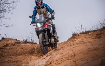 Motorky na trialové trati s mistrem ČR: Pardubický kraj