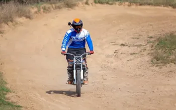 Motorky na trialové trati s mistrem ČR: Pardubický kraj