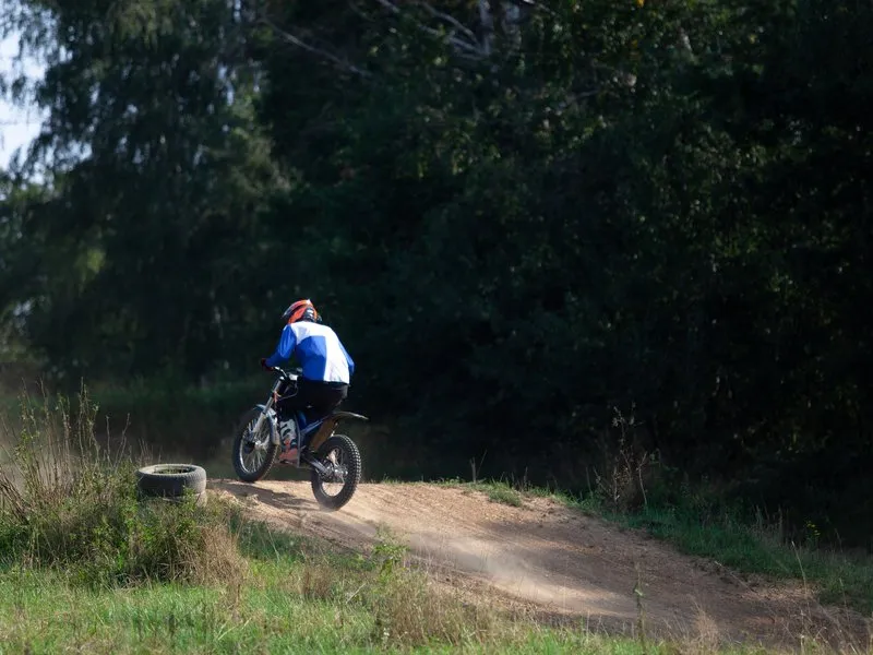 Motorky na trialové trati s mistrem ČR: Pardubický kraj
