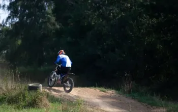 Motorky na trialové trati s mistrem ČR: Pardubický kraj