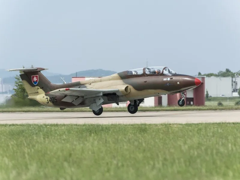 Zážitkový let stíhačkou L-29 Delfín