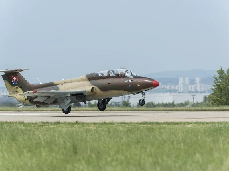 Zážitkový let stíhačkou L-29 Delfín
