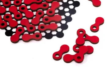 Chain Reaxis 51: Svižná desková hra pro 2, cestovní verze