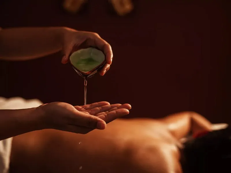 Aromaterapeutická masáž celého těla pro ženy + občerstvení