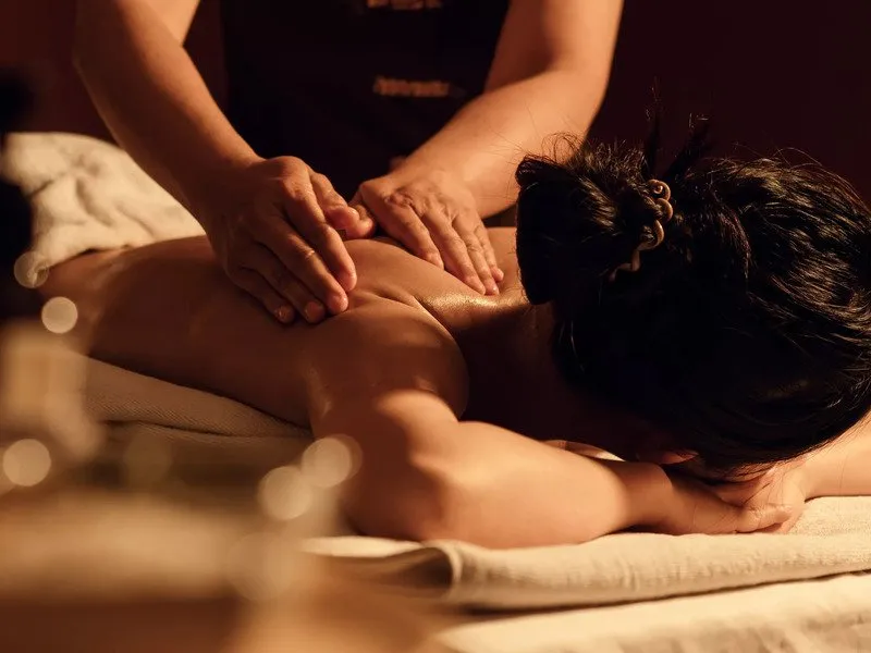 Aromaterapeutická masáž celého těla pro ženy + občerstvení