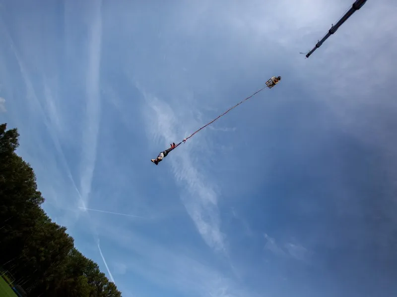 Bungee jumping až 110 metrů z jeřábu