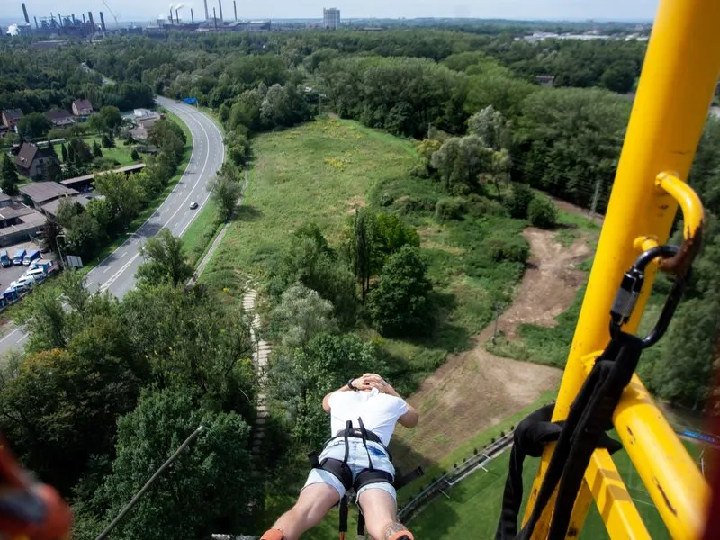 Bungee jumping až 110 metrů z jeřábu