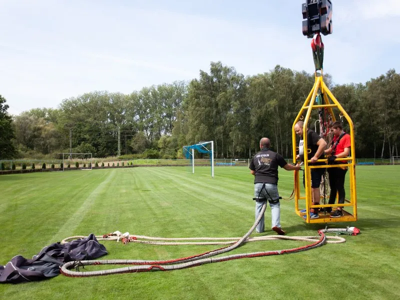 Bungee jumping až 110 metrů z jeřábu