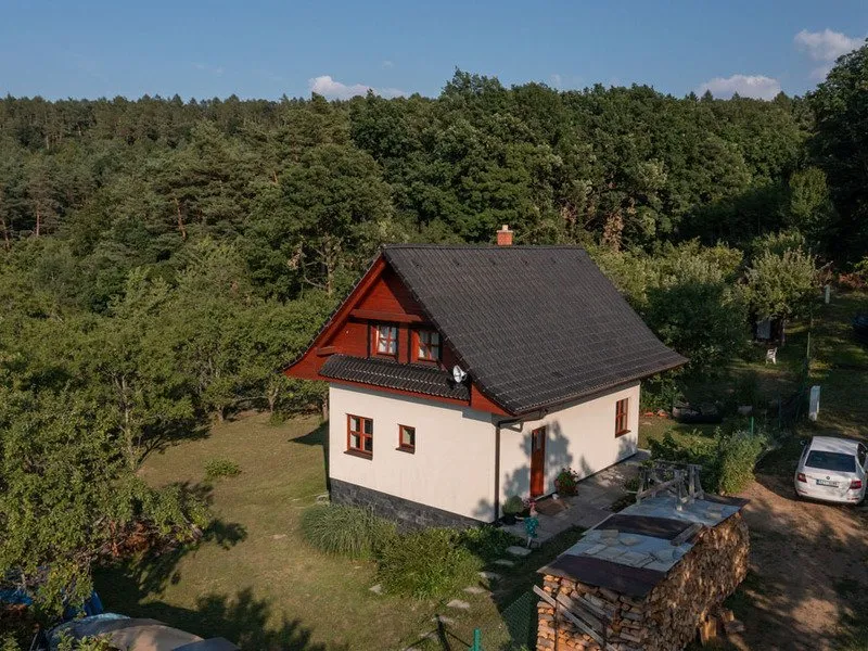 Pobyt v chatě s wellness sudem až pro 8 osob