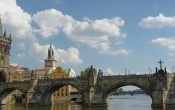 Tajemství Karlova mostu: Venkovní úniková hra Tajemství Karlova mostu: Venkovní úniková hra – dárek a zážitek
