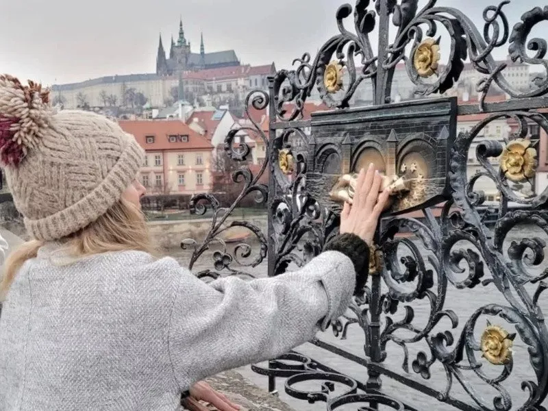 Tajemství Karlova mostu: Venkovní úniková hra