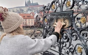 Tajemství Karlova mostu: Venkovní úniková hra