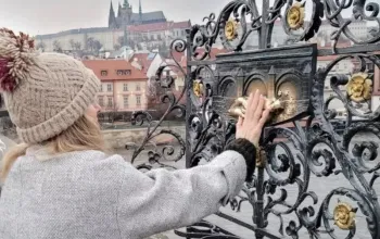 Tajemství Karlova mostu: Venkovní úniková hra