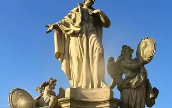 Tajemství Karlova mostu: Venkovní úniková hra