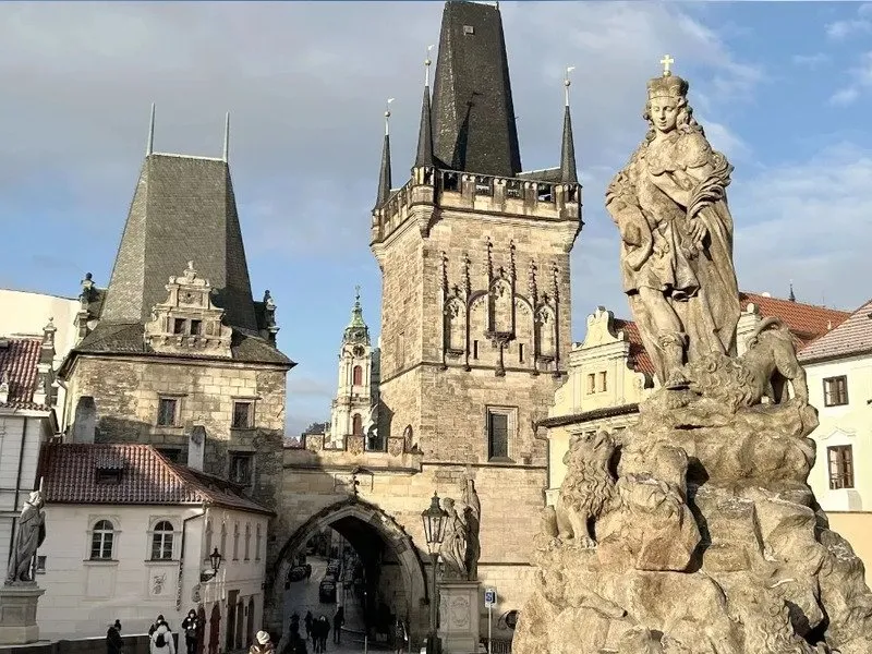 Tajemství Karlova mostu: Venkovní úniková hra