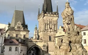 Tajemství Karlova mostu: Venkovní úniková hra