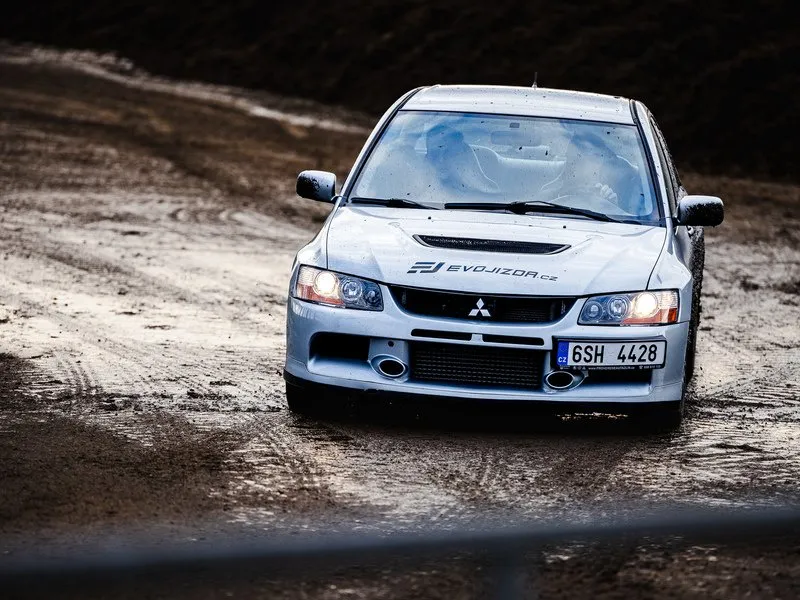 Zážitková rally jízda v Mitsubishi Lancer EVO IX