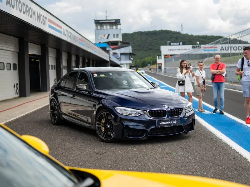 Jízda na okruhu v BMW