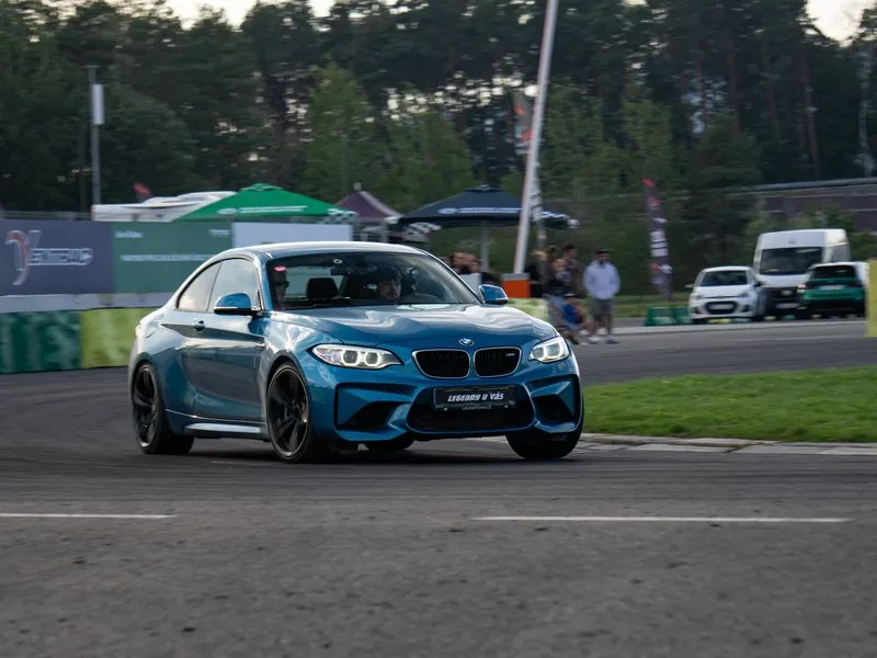 Jízda na okruhu v BMW