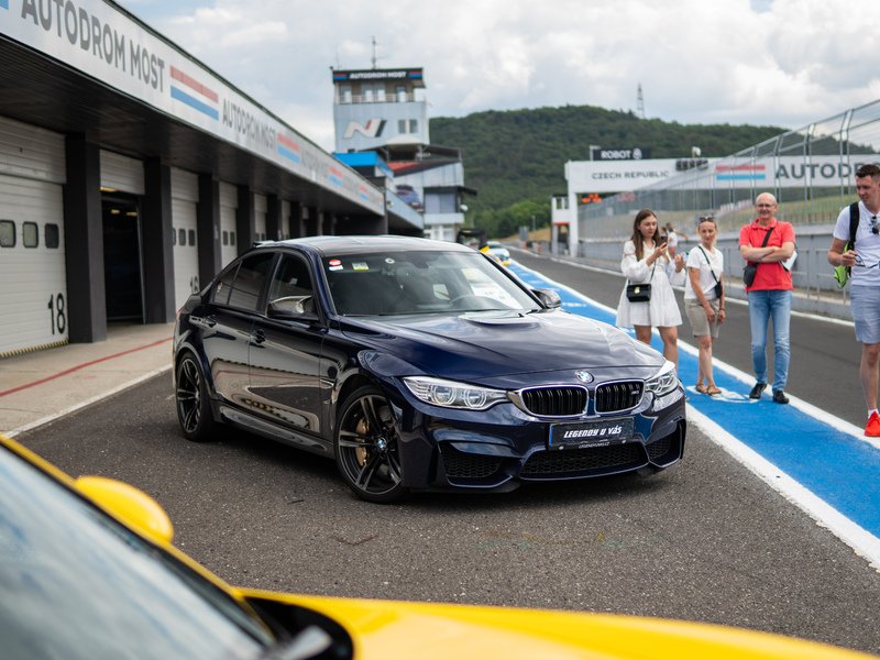 Jízda na okruhu v BMW