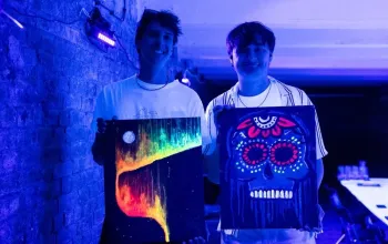 Zážitkové malování neonovými barvami ve tmě