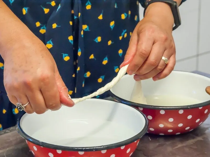 Na den vinařem: Od degustace vína po výrobu korbáčků