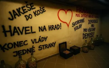 Úniková hra: Doupě revoluce – dárek a zážitek