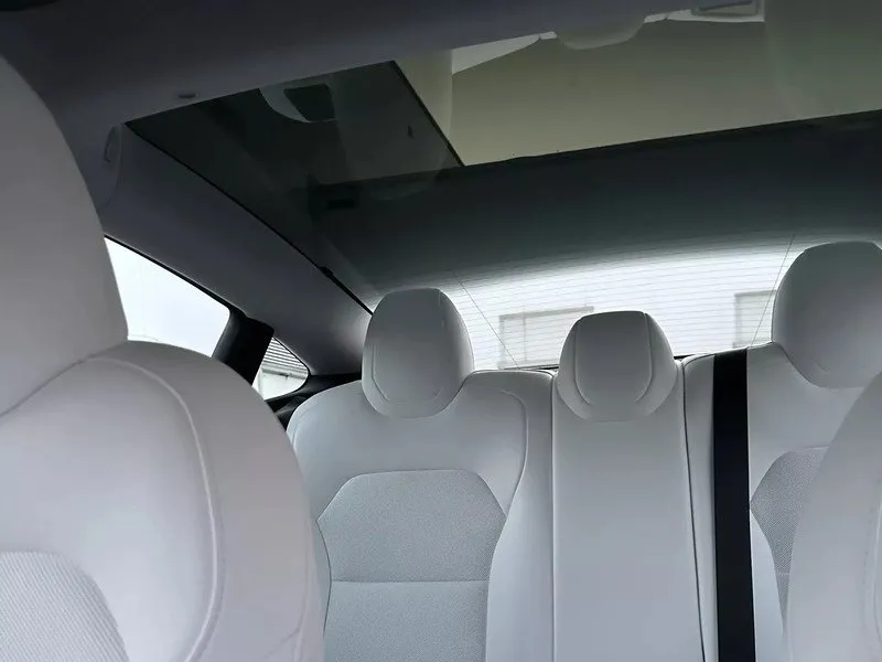Jízda v elektromobilu Tesla Model 3 Performance Highland 24